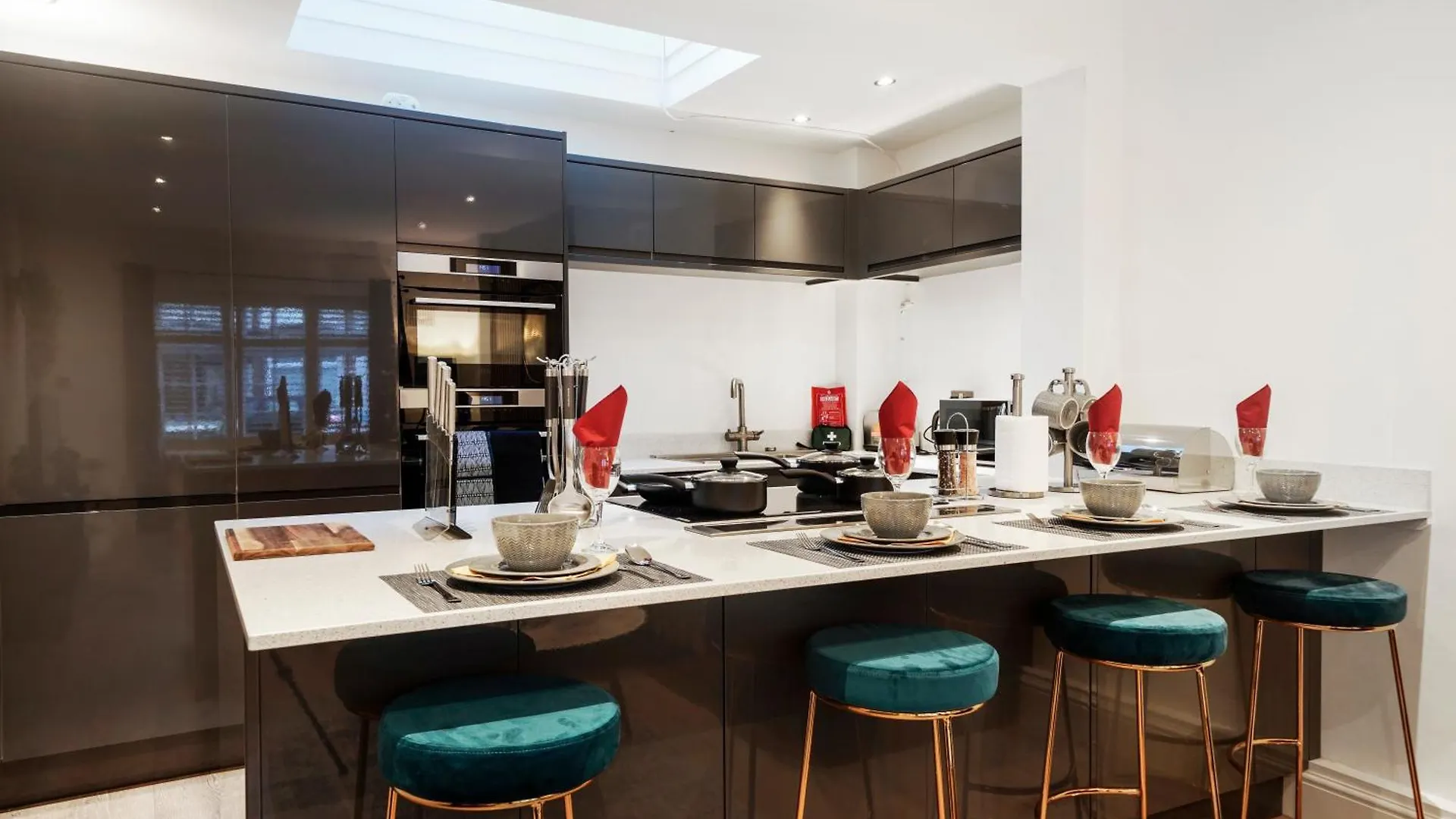 Charming 2 Bed House - Roof Top Terrace & Parking ロンドン 別荘