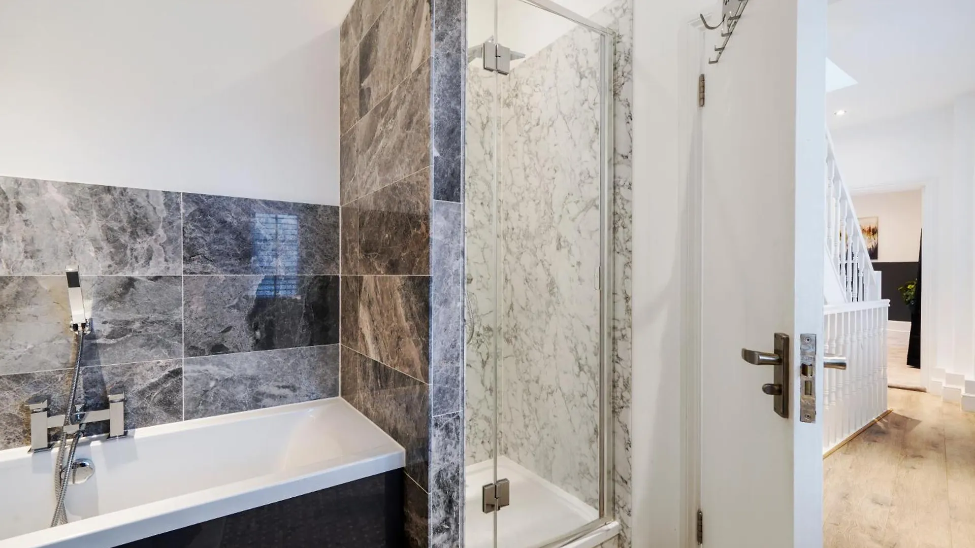 Charming 2 Bed House - Roof Top Terrace & Parking ロンドン